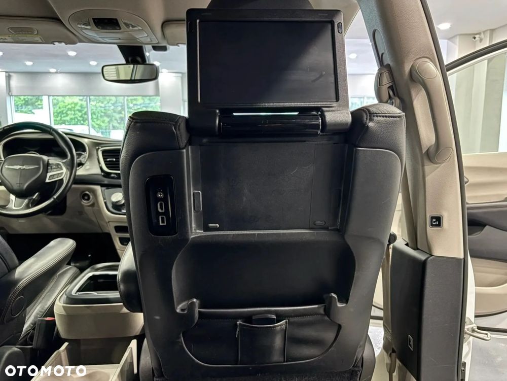 Chrysler Pacifica - 26