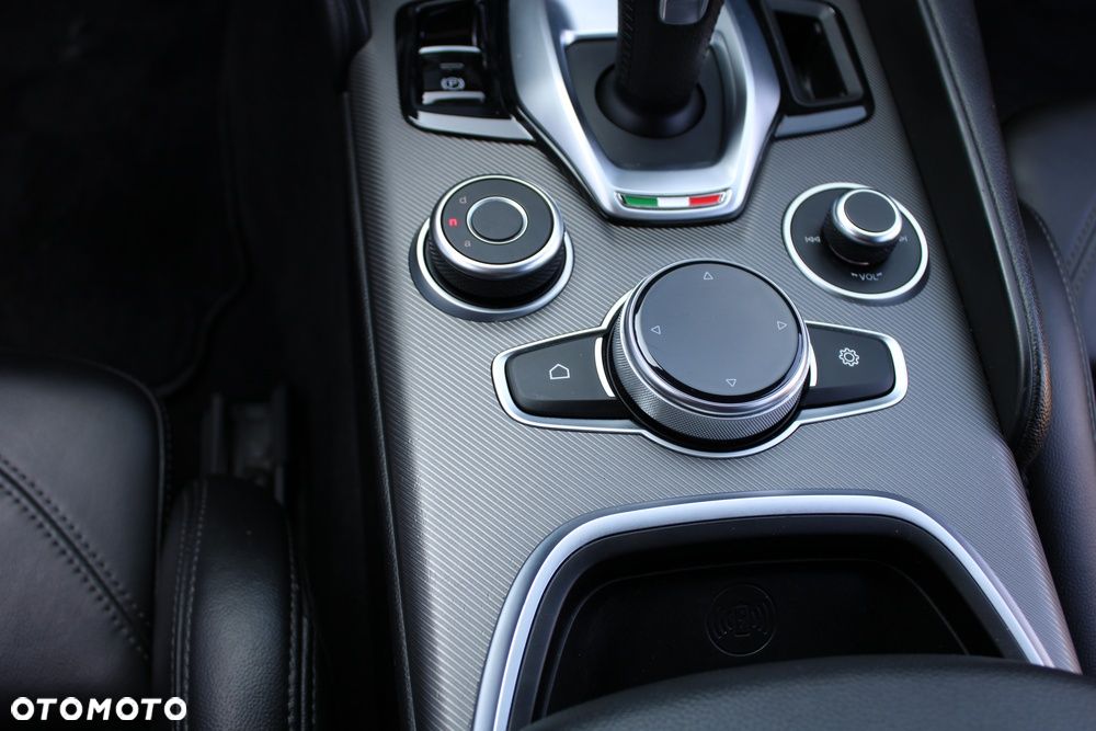Alfa Romeo Giulia 2.0 Turbo 16V AT8-Q4 Veloce Ti - 37
