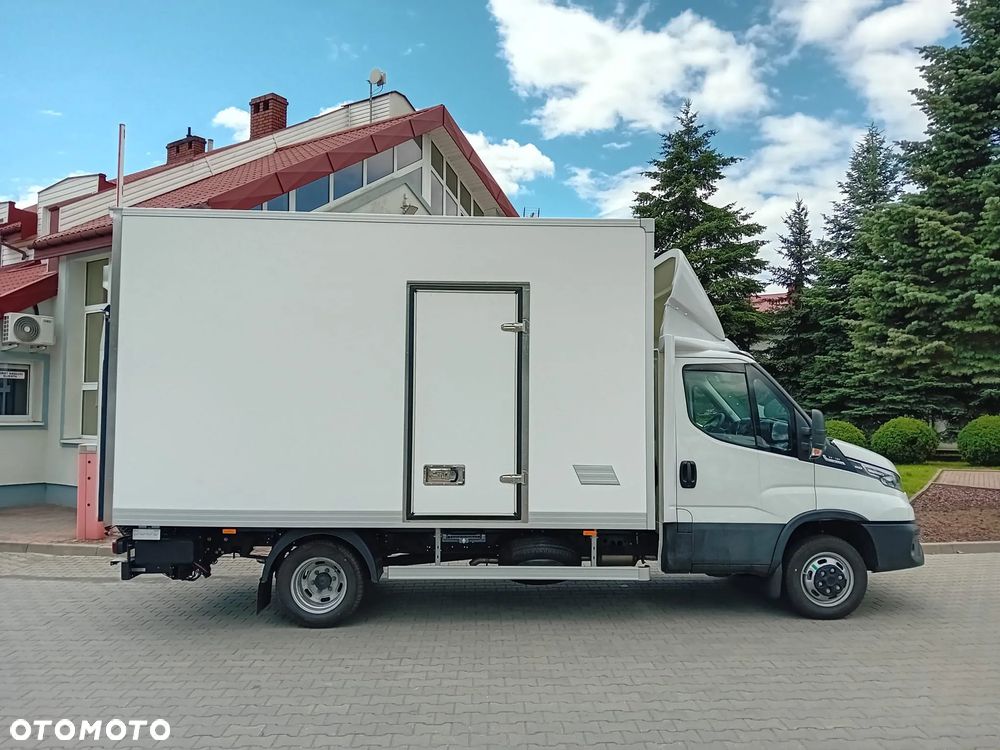 Iveco DAILY 50C18HA8Z 3.0 180KM Hi-Matic Kontener + Winda - 2