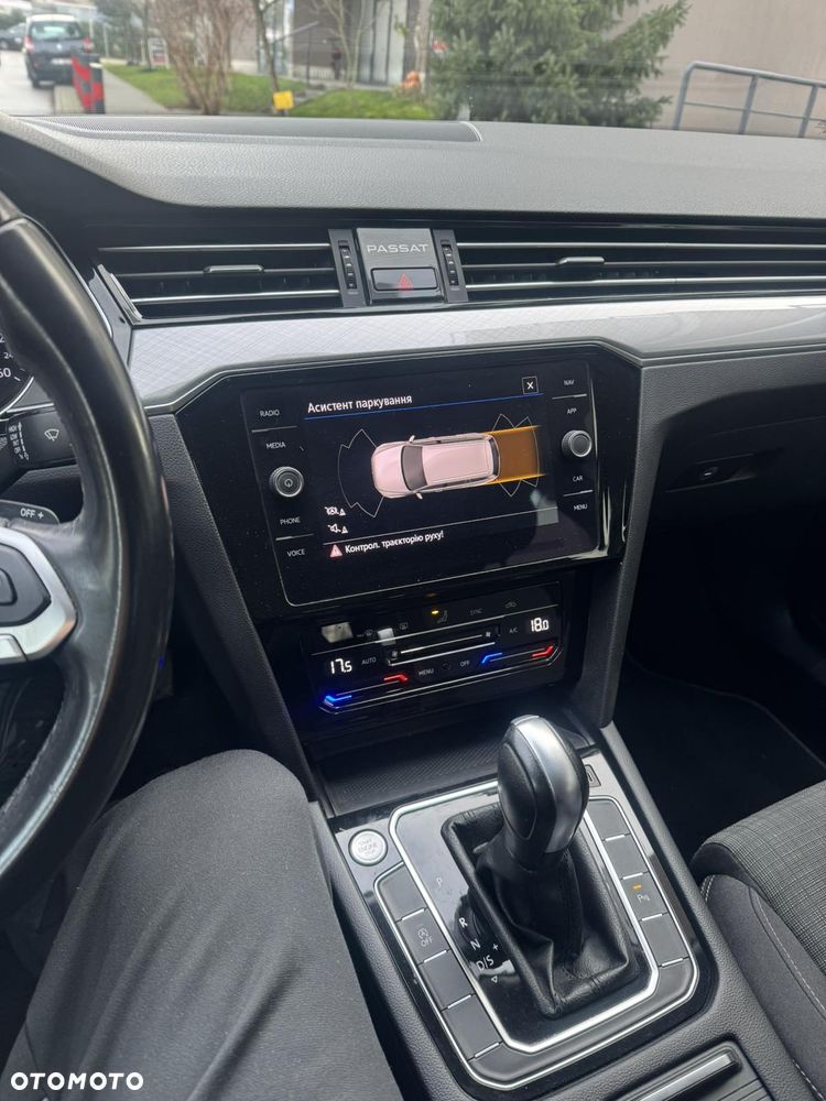 Volkswagen Passat 2.0 TDI SCR DSG Business - 9