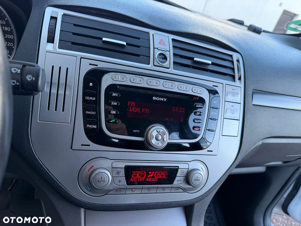 Ford Kuga 2.0 TDCi 2x4 Titanium - 30