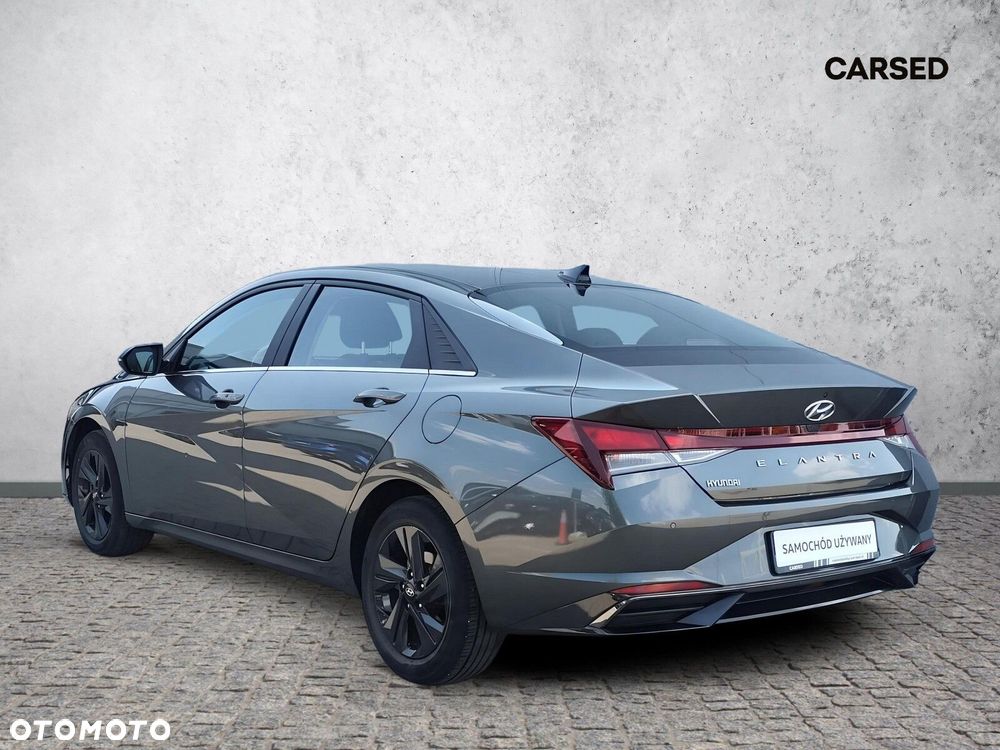 Hyundai Elantra - 4