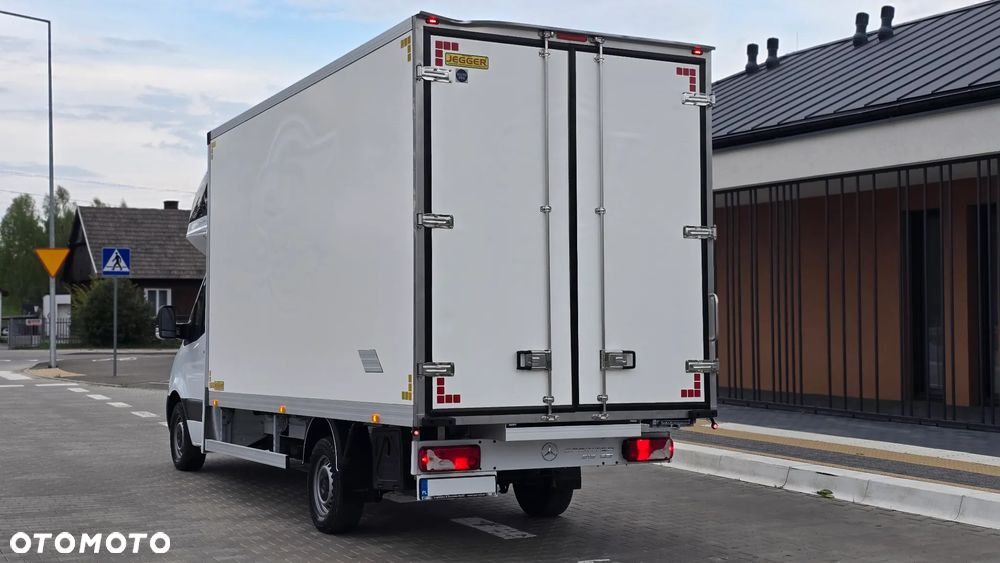 Mercedes-Benz SPRINTER 319 CDI 907 MAXI ❗️❗️ / AUTOMAT / ŁOPATKI / PODUSZKI PNEUMATYCZNE / KONTENER 10EP JEGGER / FULL OPCJA  / LEDY / XENON / WEBASTO / KONTENER MEBLOWY / RAMA / LAWETA / SALON POLSKA ❗❗ - 20