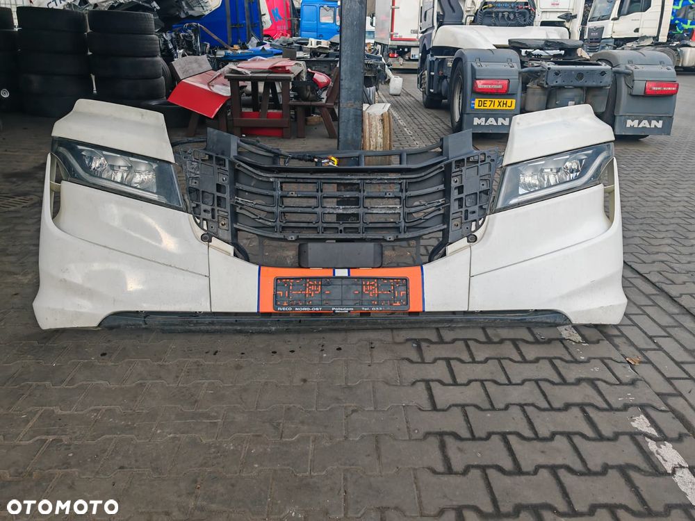 KOMPLETNY ZDERZAK LAMPAMI IVECO S-WAY 2021 BIAŁY - 1