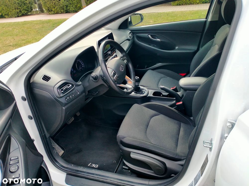 Hyundai i30 1.5 T-GDI 48V Comfort DCT - 10