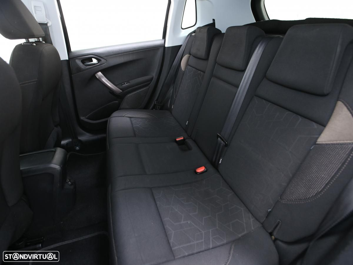 Peugeot 2008 - 12