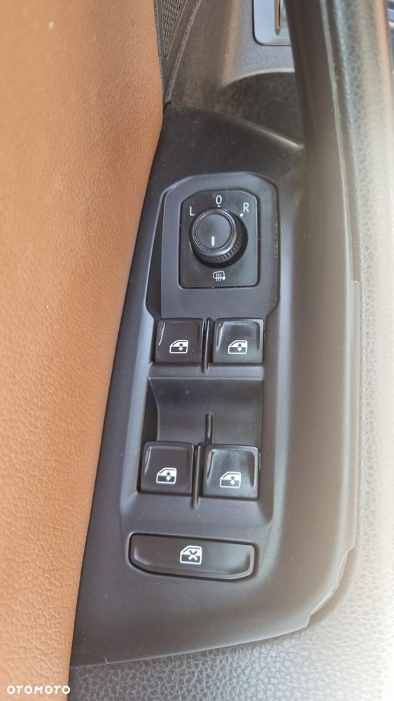 Volkswagen Passat - 15