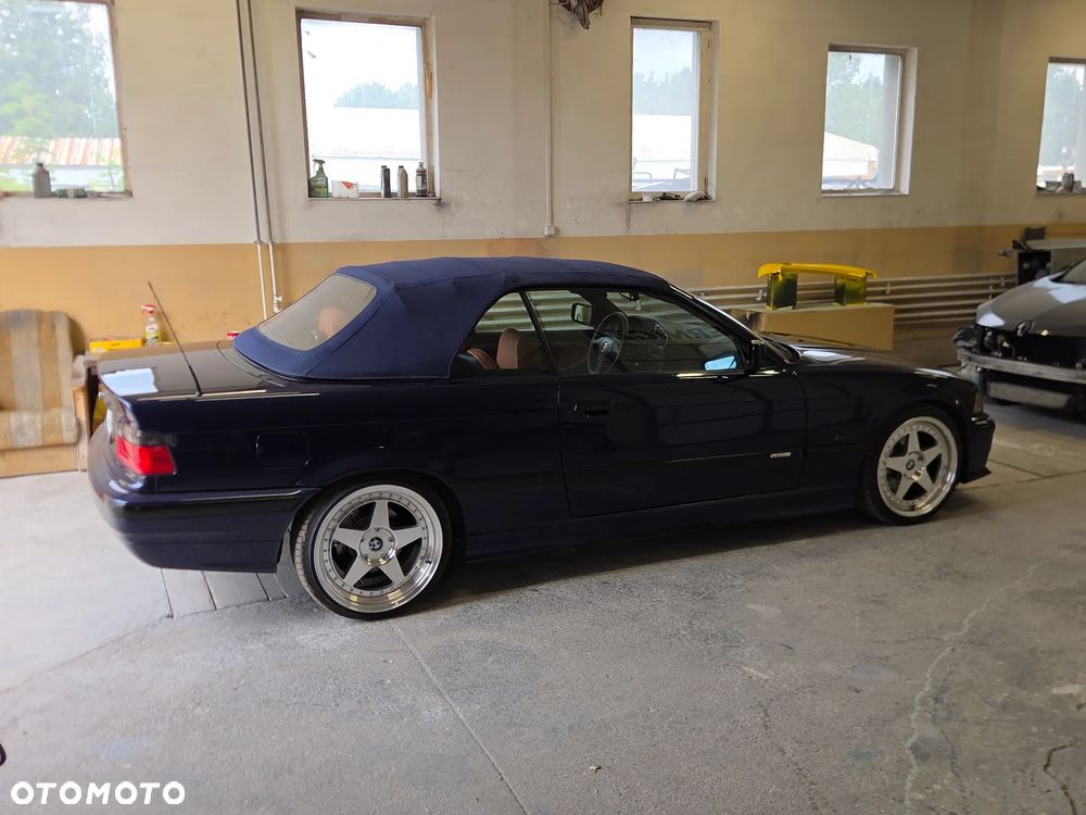 BMW Seria 3 320i - 11