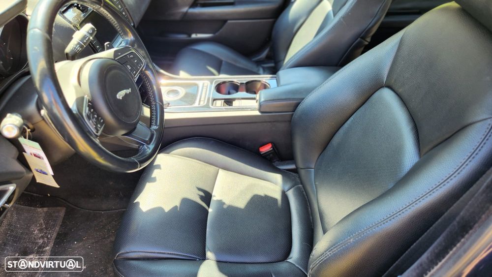 Jaguar XE 2.0 D Portfolio Aut. - 8