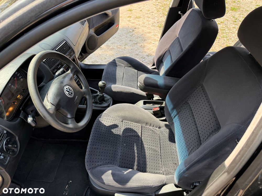 Volkswagen Golf 1.6 - 10
