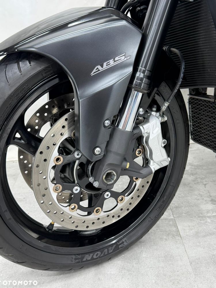 Suzuki GSX - 22