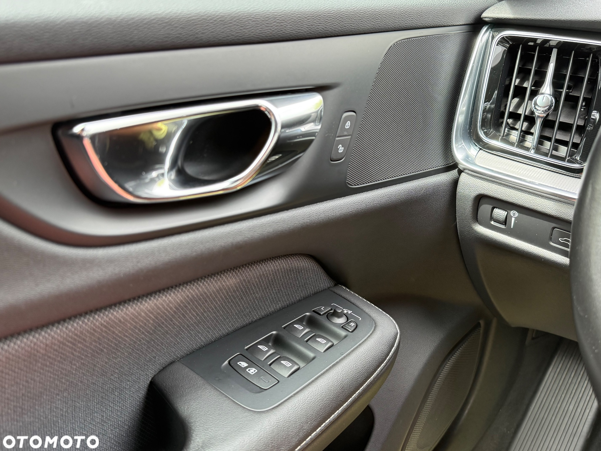 Volvo V60 D3 Drive-E R-Design Momentum - 31