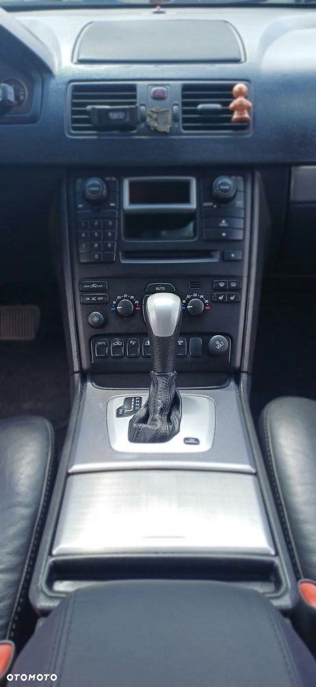 Volvo XC 90 2.4 D5 - 12
