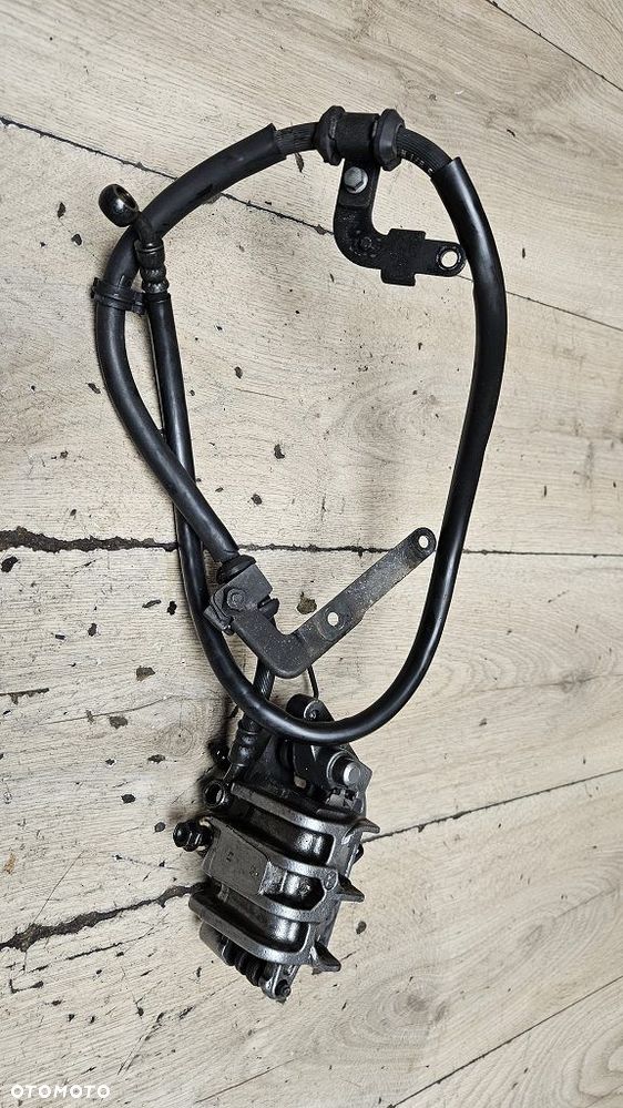 Honda vt750 c2 rc44   Zacisk hamulcowy przód Honda - 5