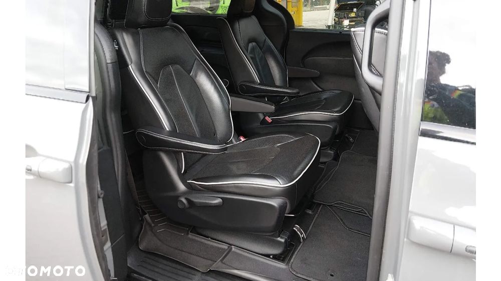 Chrysler Pacifica - 8