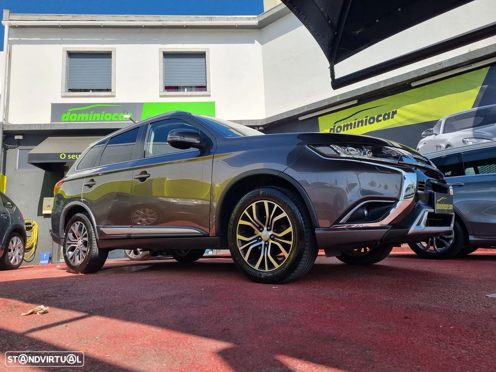 Mitsubishi Outlander 2.2 DI-D Intense - 18