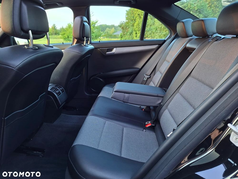 Mercedes-Benz Klasa C 200 CGI BlueEff Avantgarde - 19