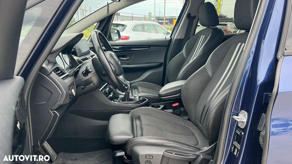 BMW Seria 2 216i - 6