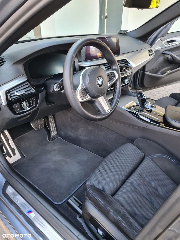 BMW Seria 5 520d xDrive - 9