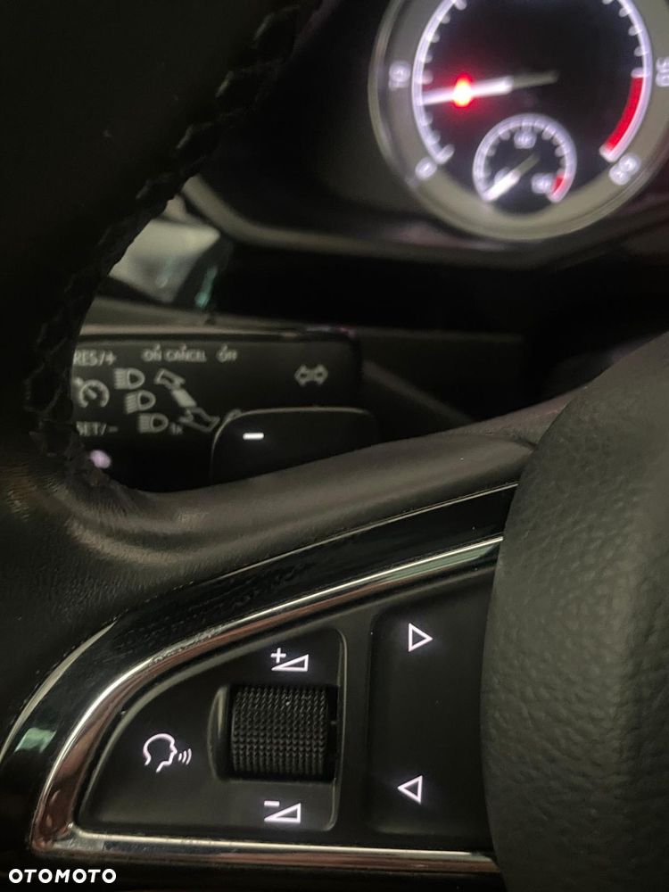 Skoda Superb 2.0 TDI L&K DSG - 38