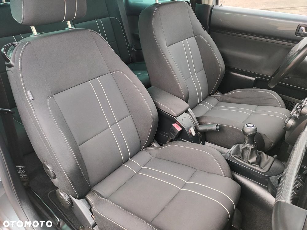 Volkswagen New Beetle - 11