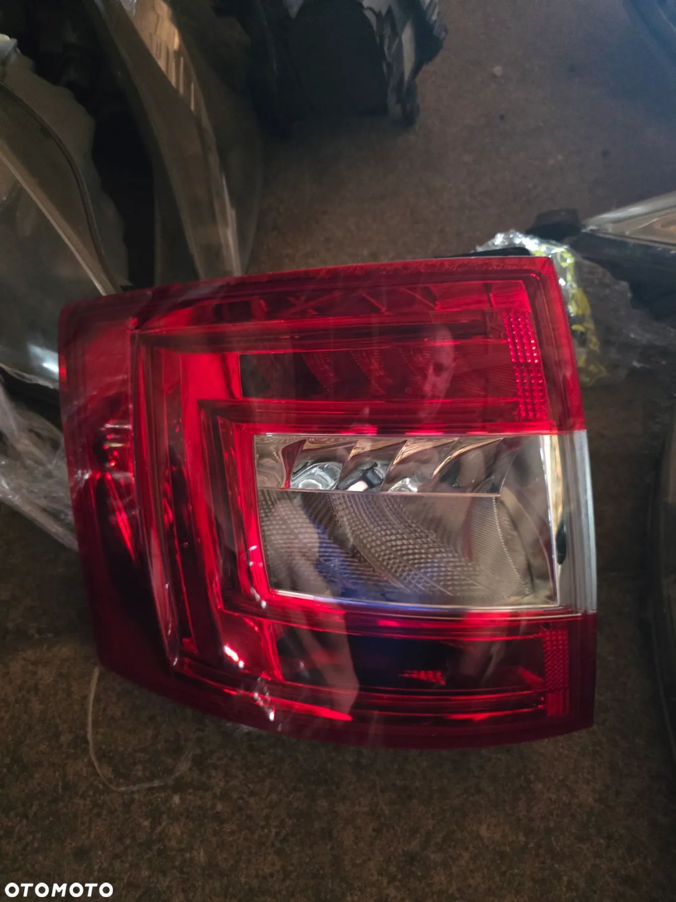Lampa lewy tył skoda octavia III kombi 5E9945095A - 1