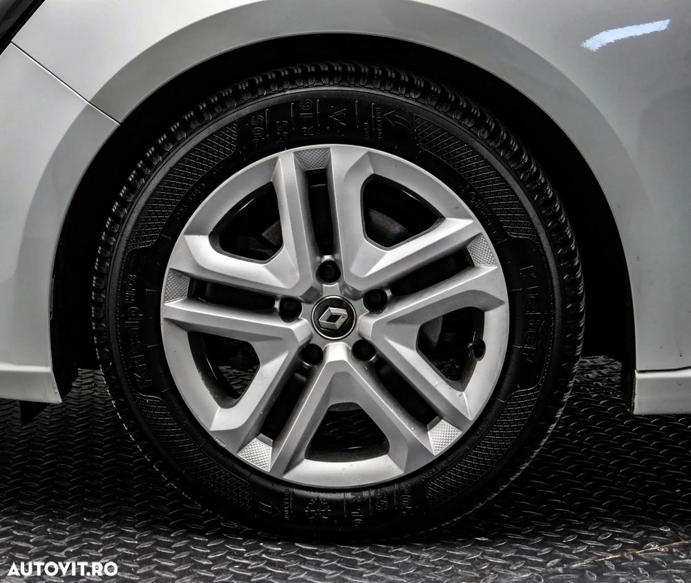 Renault Megane TCe 140 GPF EDC Equilibre - 23