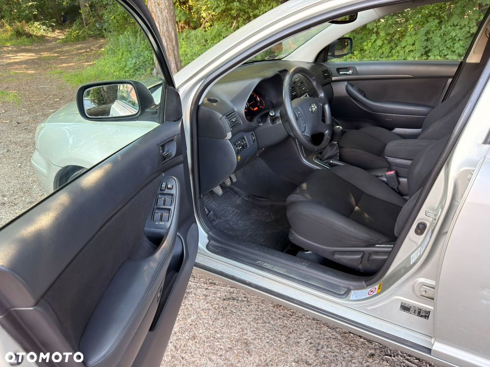 Toyota Avensis - 10