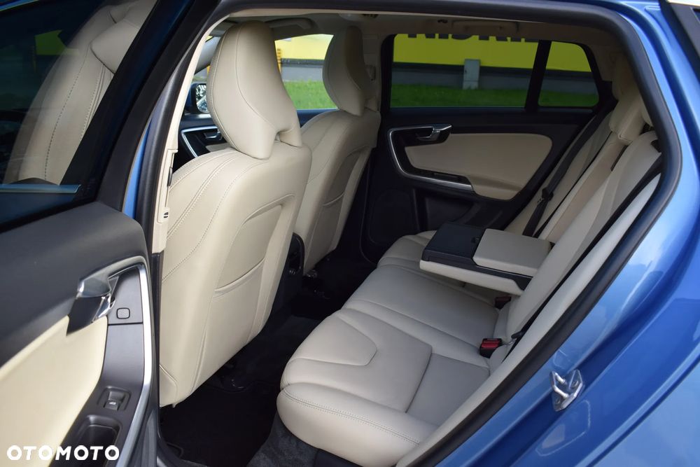 Volvo V60 D4 Geartronic Summum - 26