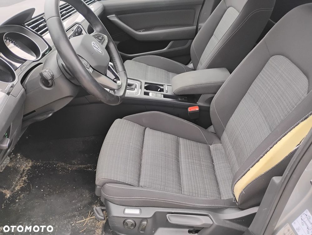 Volkswagen Passat - 8