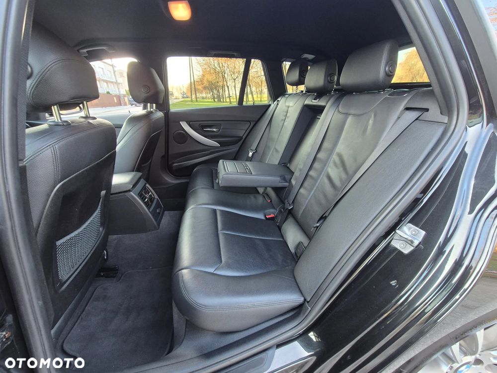 BMW Seria 3 320d xDrive M Sport - 27