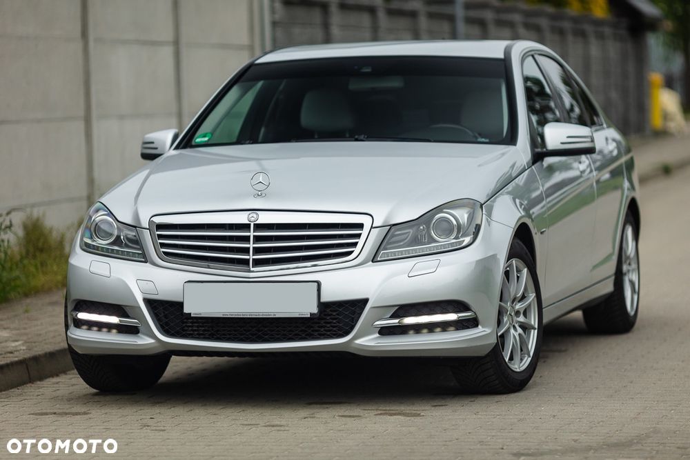 Mercedes-Benz Klasa C 200 CGI BlueEff Elegance - 6