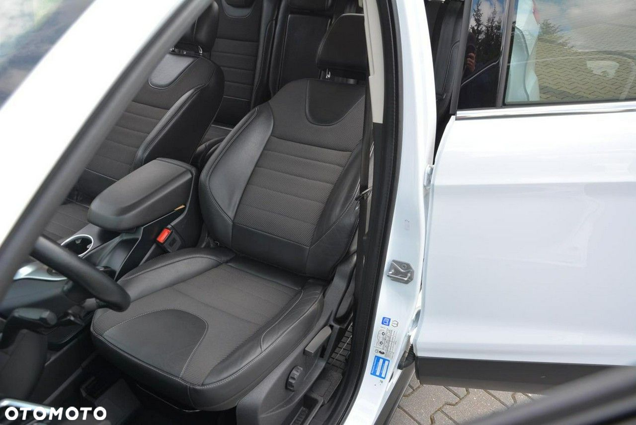 Ford Kuga 2.0 TDCi 2x4 Titanium - 18