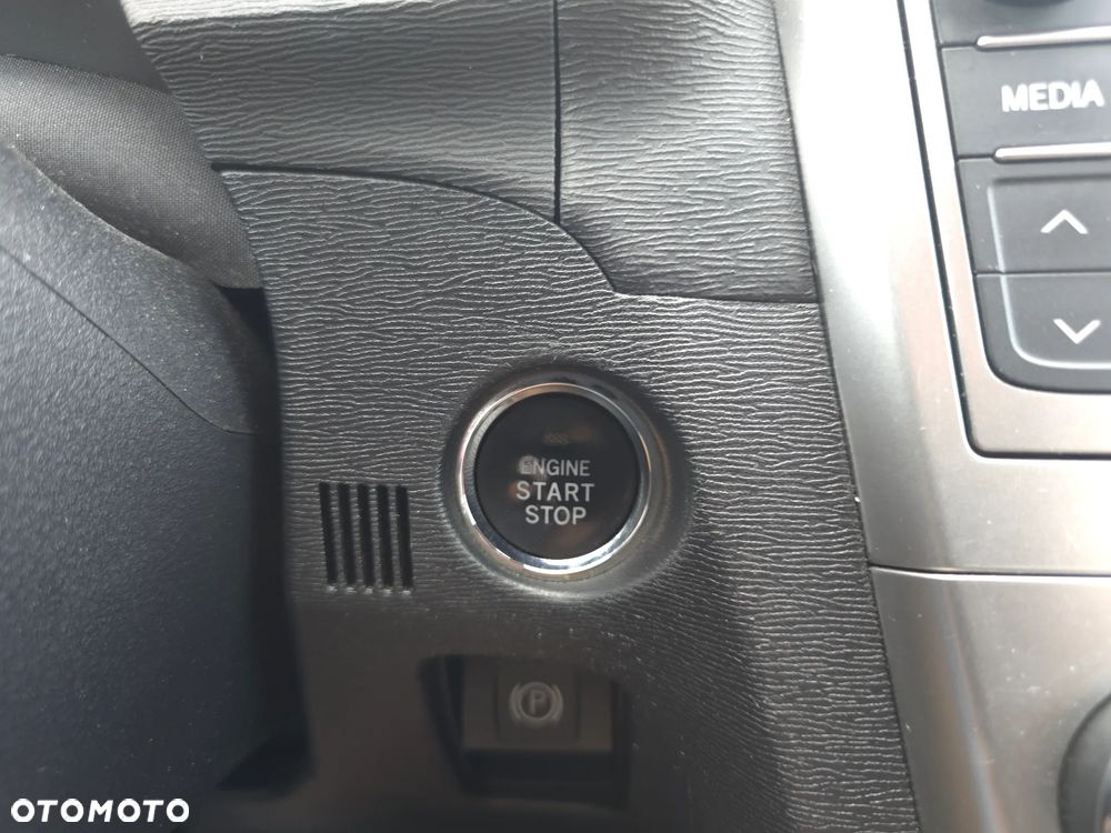Toyota Avensis 2.0 Prestige NAVI MS - 29
