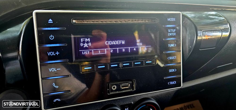 Toyota Hilux 2.4 D-4D 4WD CD CM - 17