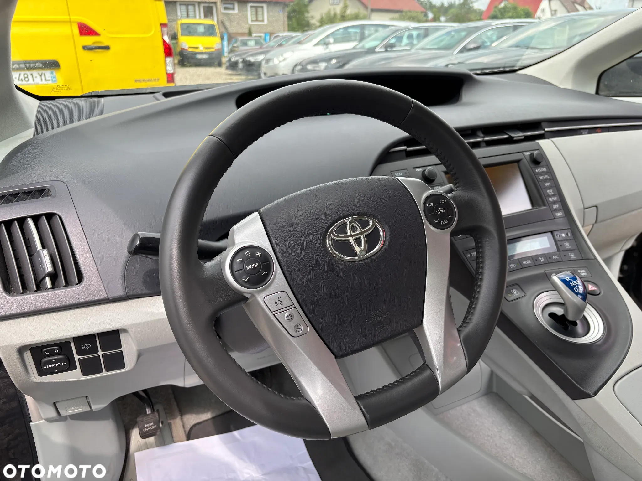 Toyota Prius (Hybrid) Executive - 19