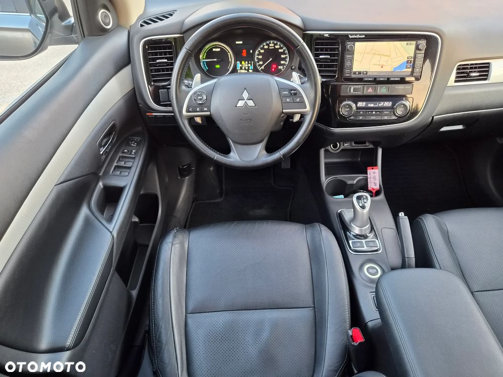 Mitsubishi Outlander - 30