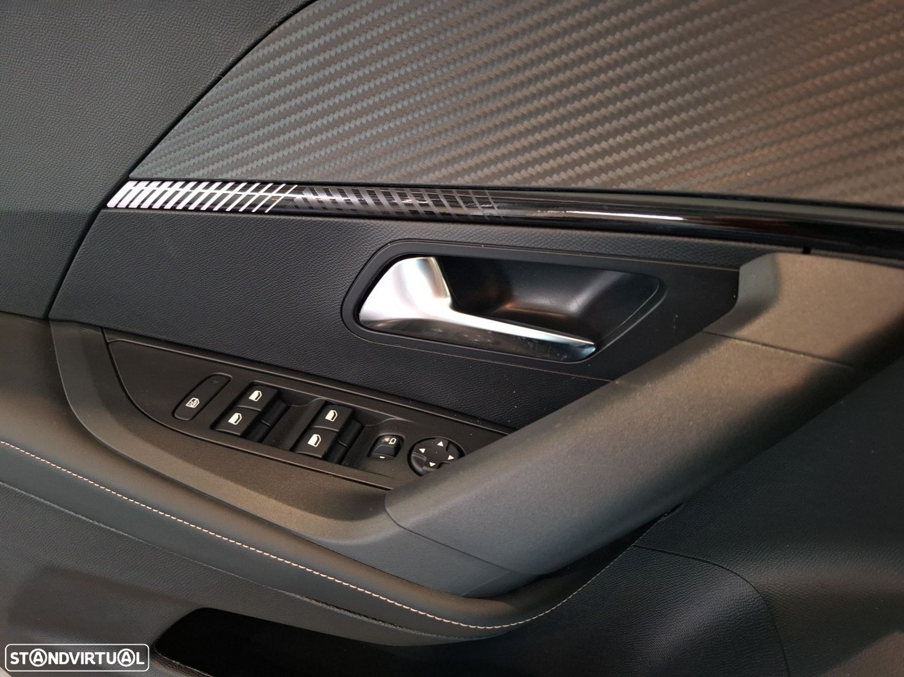 Peugeot e-2008 54 kWh Allure - 23