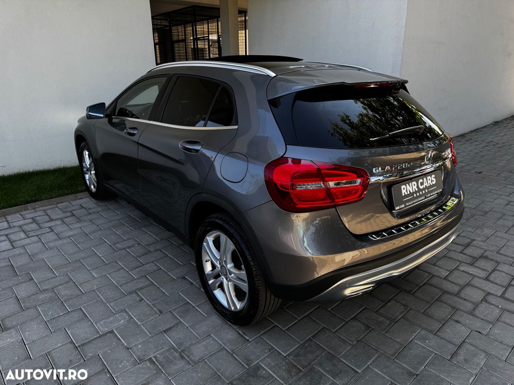 Mercedes-Benz GLA 220 d 4Matic 7G-DCT - 4