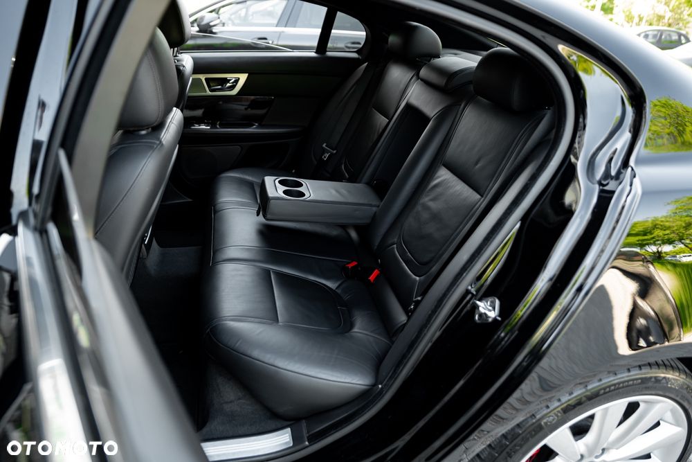 Jaguar XF 2.0 T Premium Luxury - 21