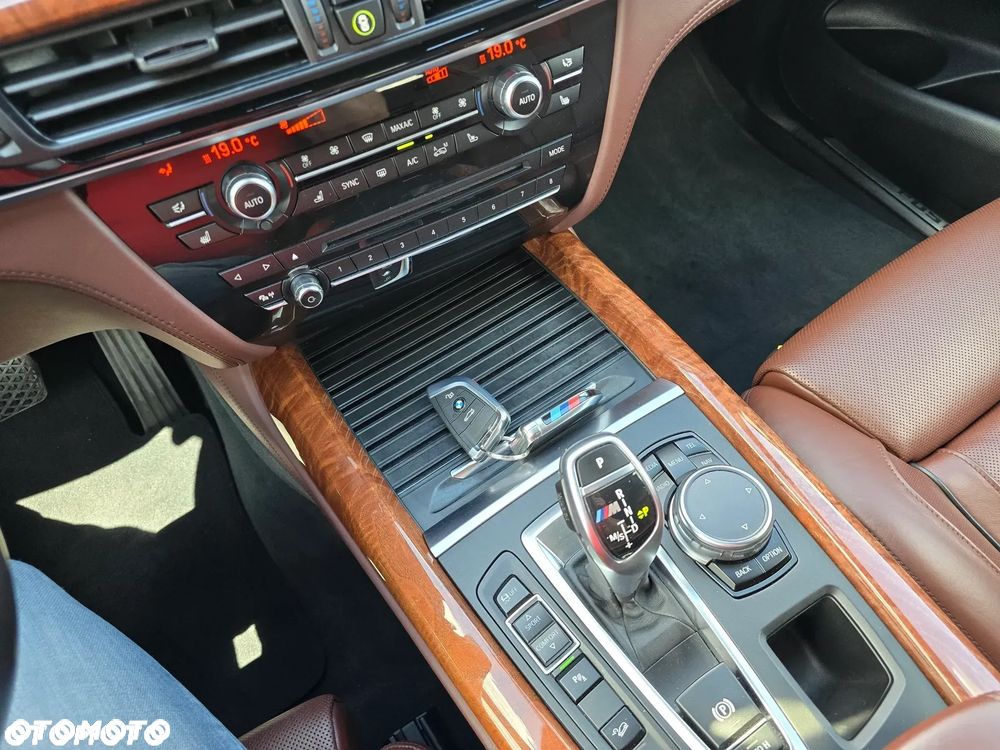 BMW X5 ver-m50d - 27