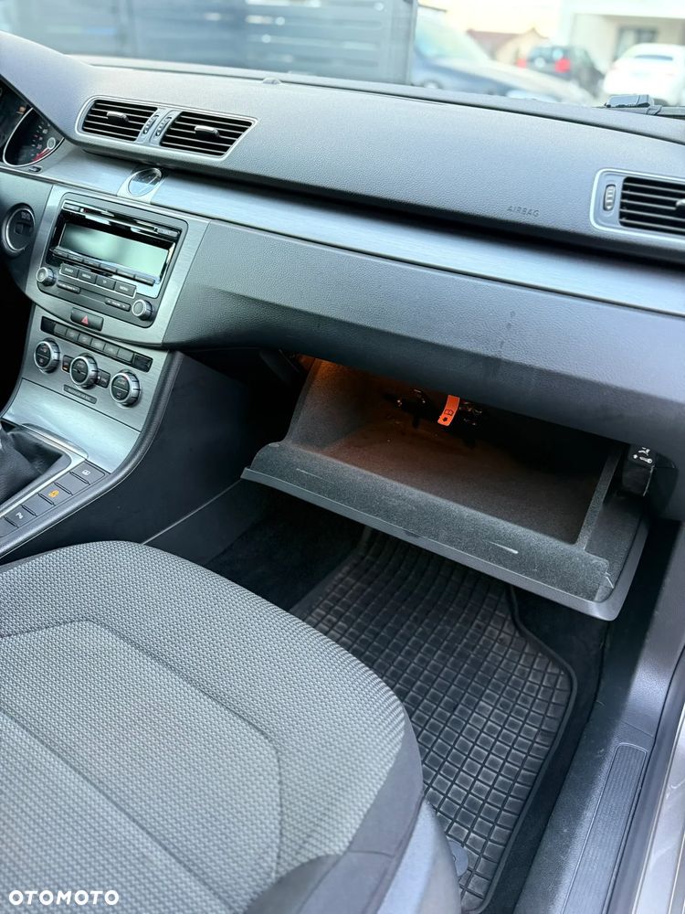 Volkswagen Passat - 21