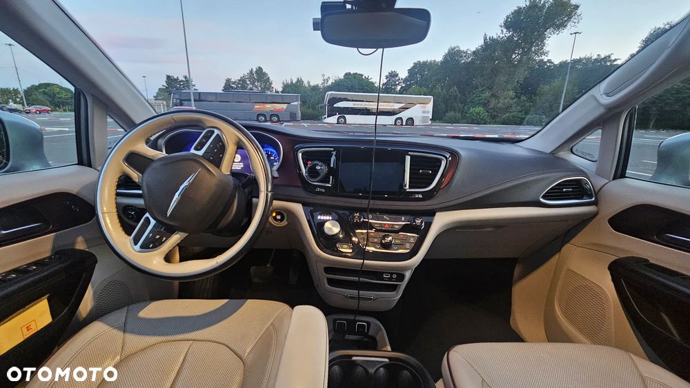 Chrysler Pacifica - 9