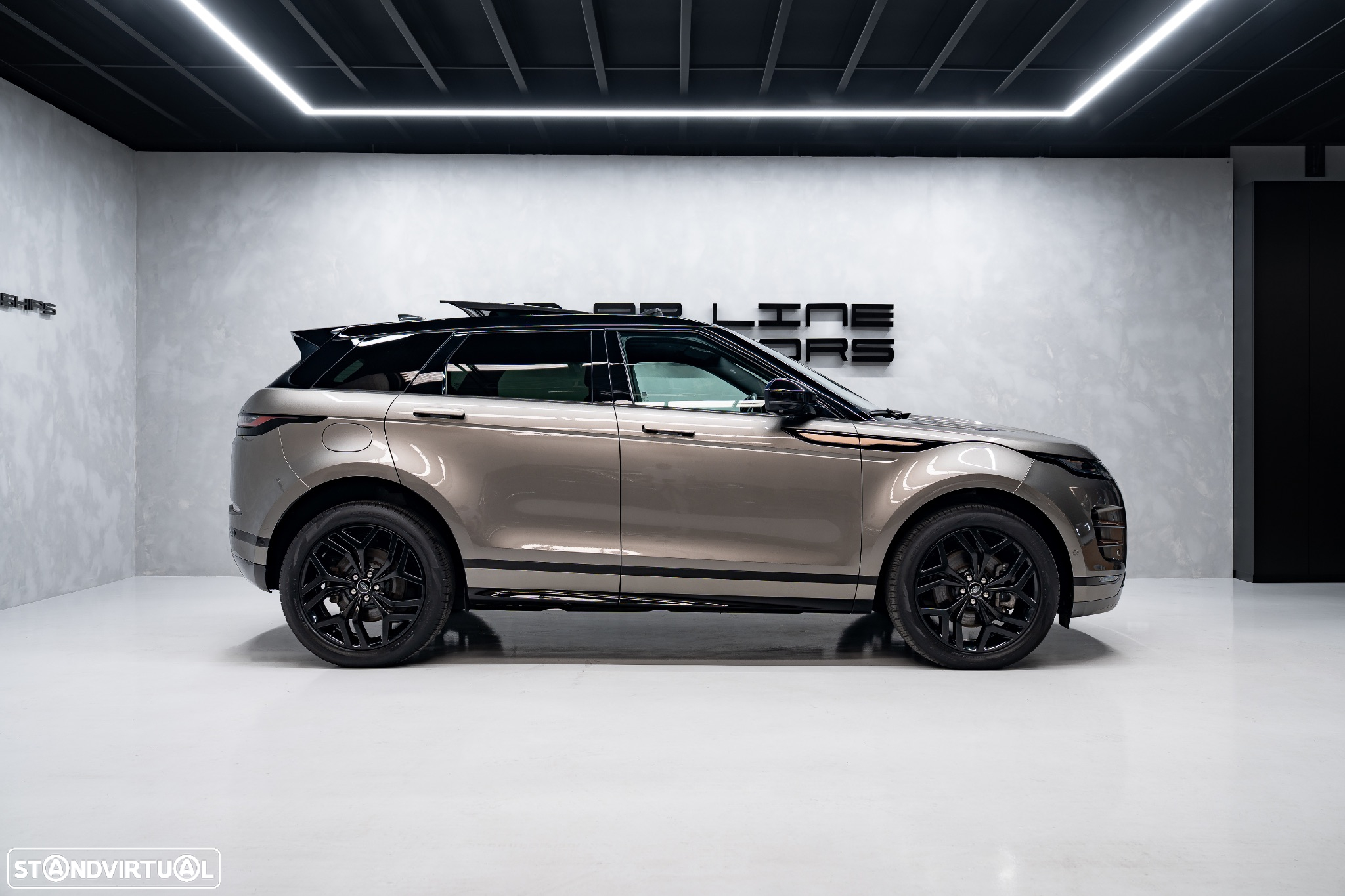 Land Rover Range Rover Evoque 1.5 P300e AWD R-Dynamic SE Auto - 9