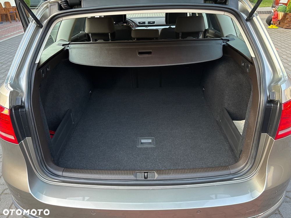 Volkswagen Passat 2.0 TDI Highline - 34
