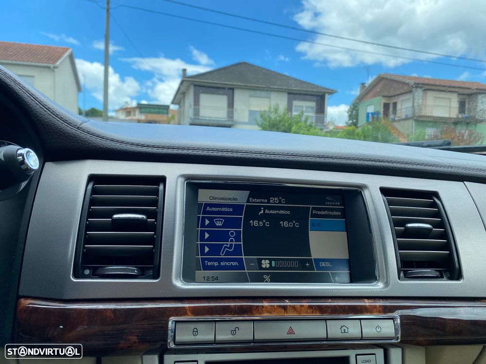 Jaguar XF 3.0 D V6 Premium Luxury - 29