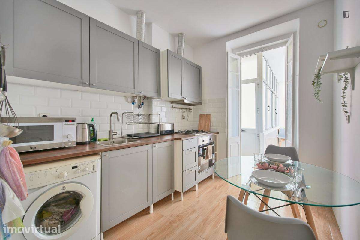 Quarto - localizado em Alameda Lisbon - Grande imagem: 3/25