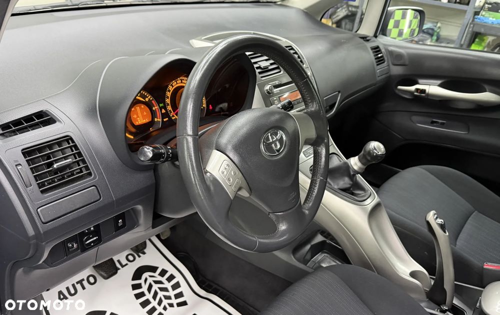 Toyota Auris 1.6 VVT-i Executive - 4