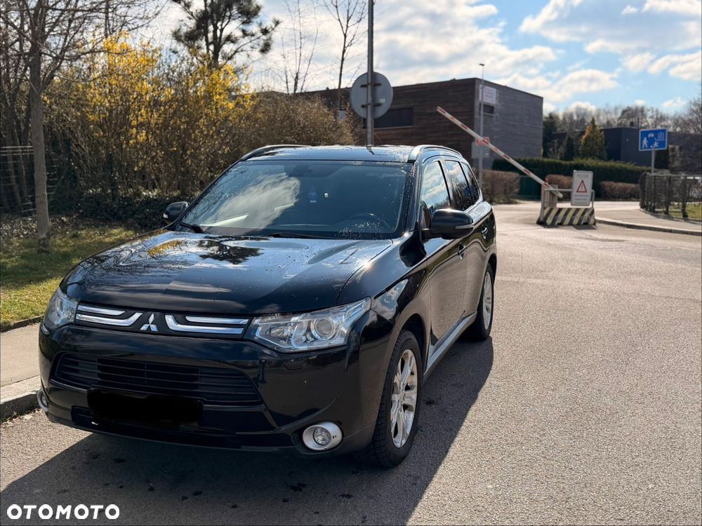 Mitsubishi Outlander - 1