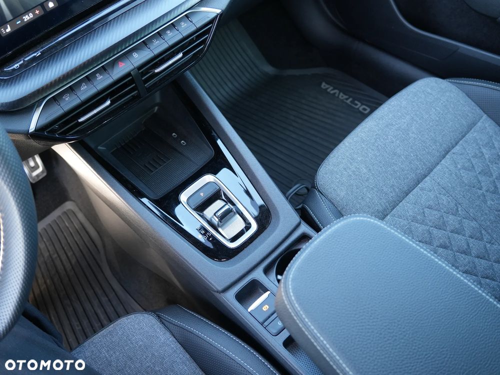 Skoda Octavia 2.0 TDI Sportline DSG - 29